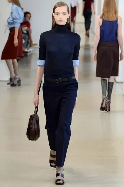 Look 18